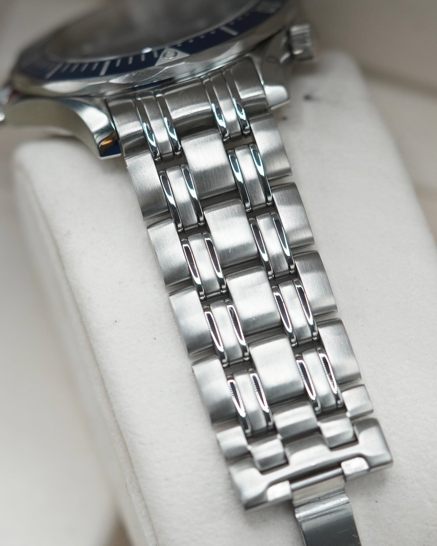 Omega Seamaster Professional 300M 'Goldeneye' Quartz - 2541.80.00