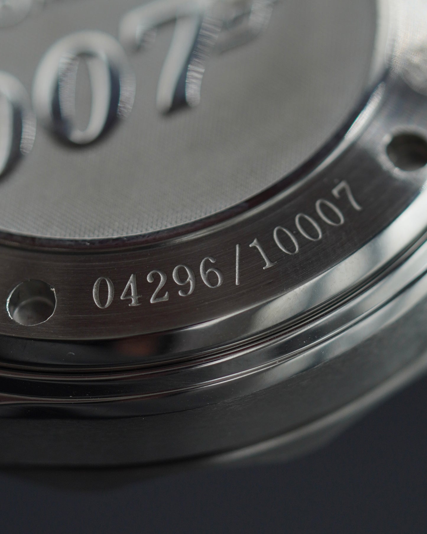 Omega Seamaster 300M James Bond 007 - 212.30.41.20.01.001
