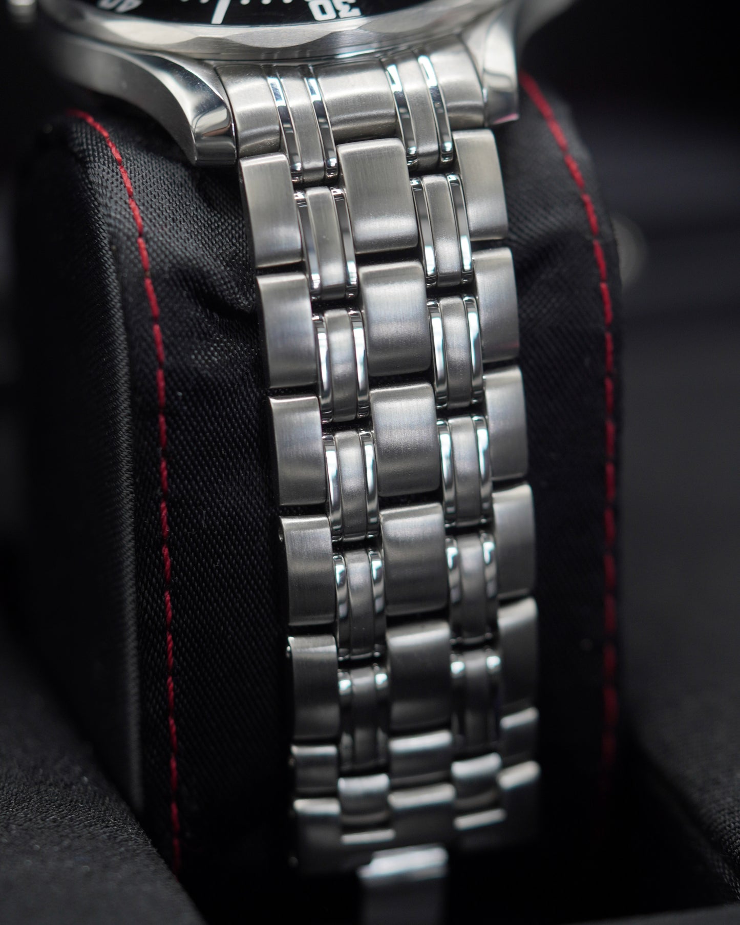 Omega Seamaster 300M James Bond 007 - 212.30.41.20.01.001