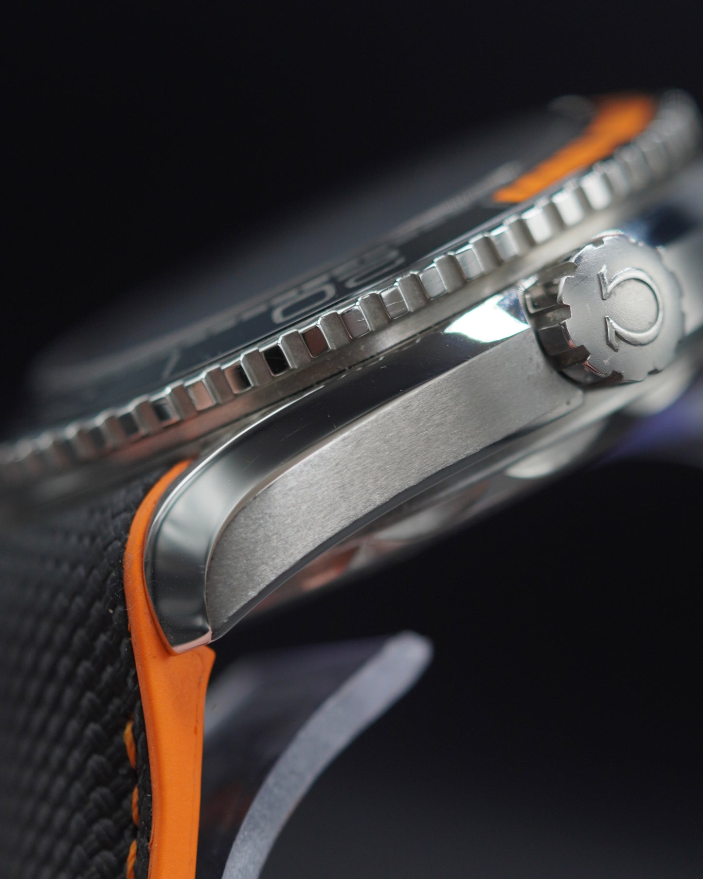 Omega Seamaster Planet Ocean 600M - 215.32.44.21.01.001