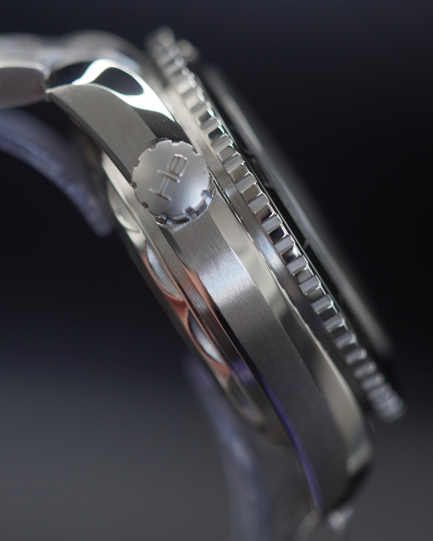 Omega Seamaster Planet Ocean 600M - 215.30.44.21.010.001