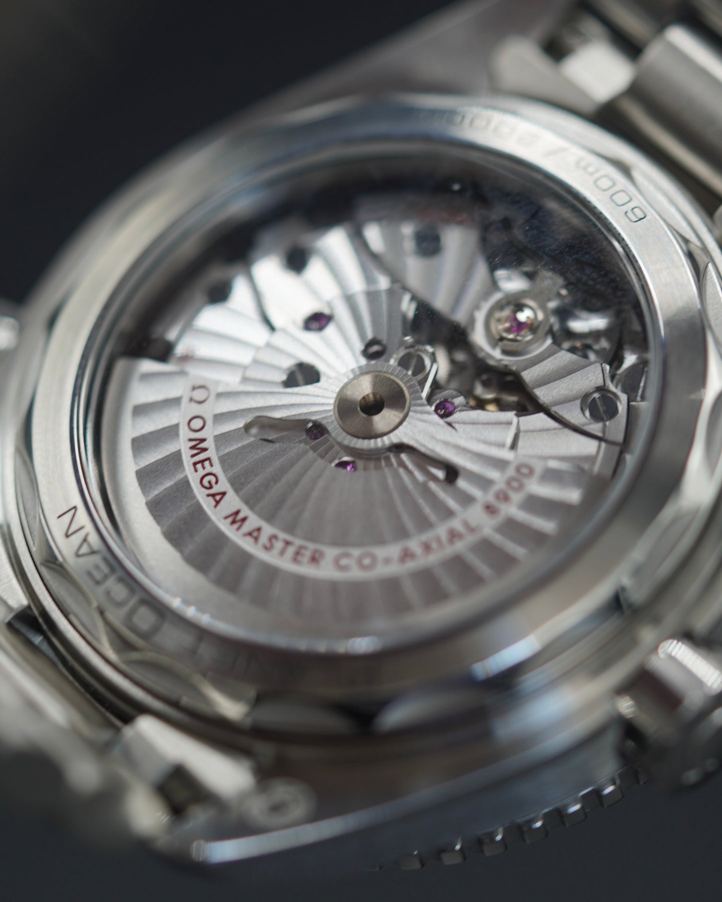 Omega Seamaster Planet Ocean 600M - 215.30.44.21.010.001