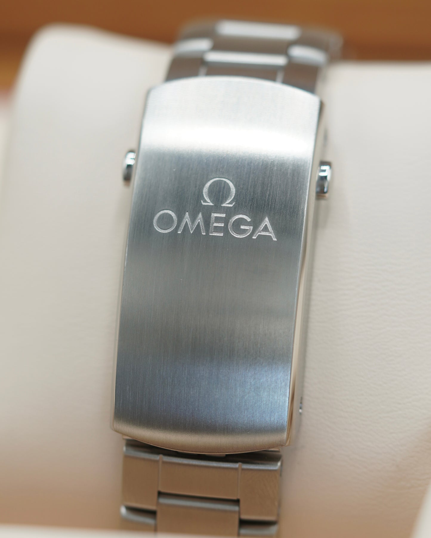 Omega Seamaster Planet Ocean 600M - 215.30.44.21.010.001