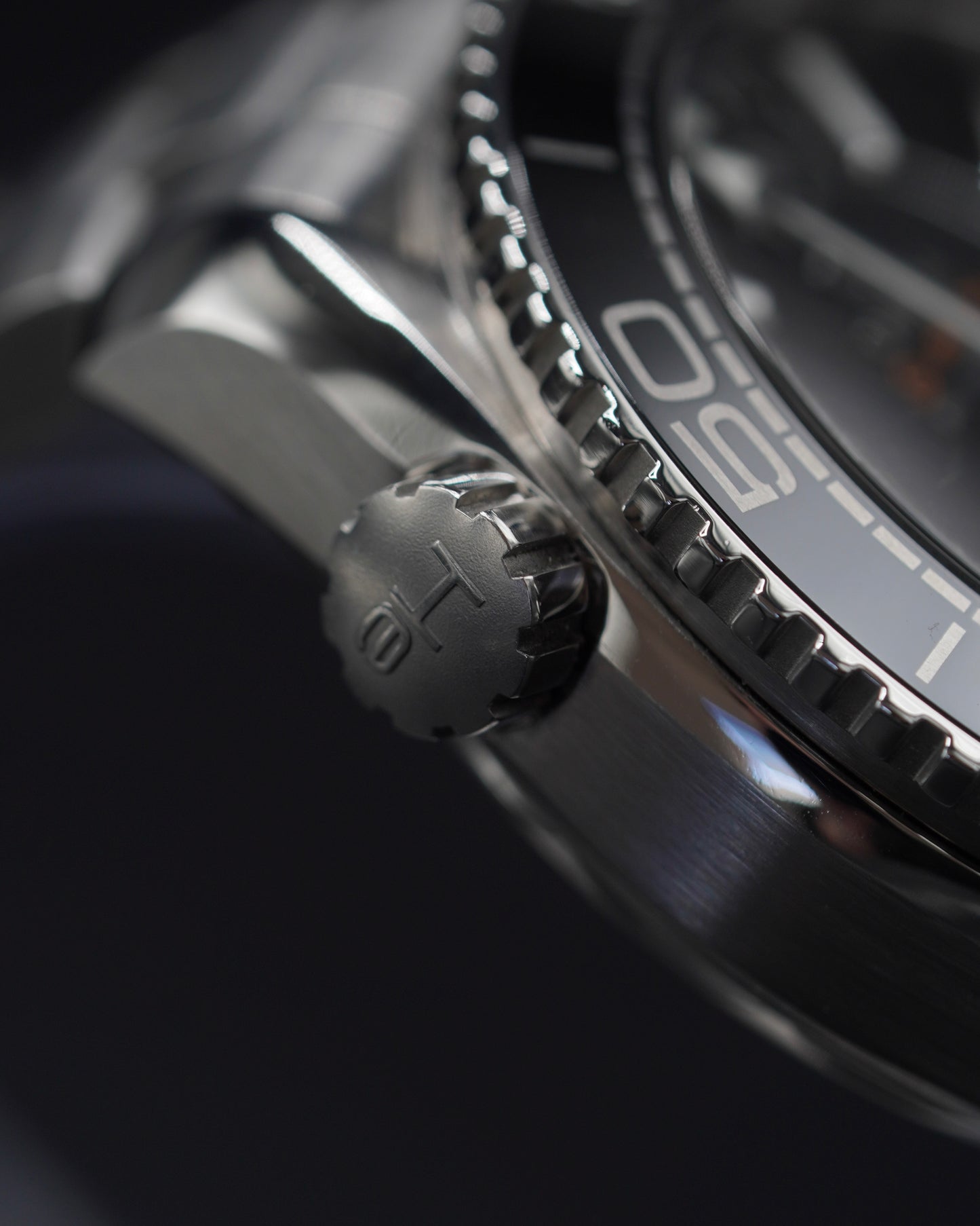 Omega Seamaster Planet Ocean 600M - 215.30.44.21.01.001