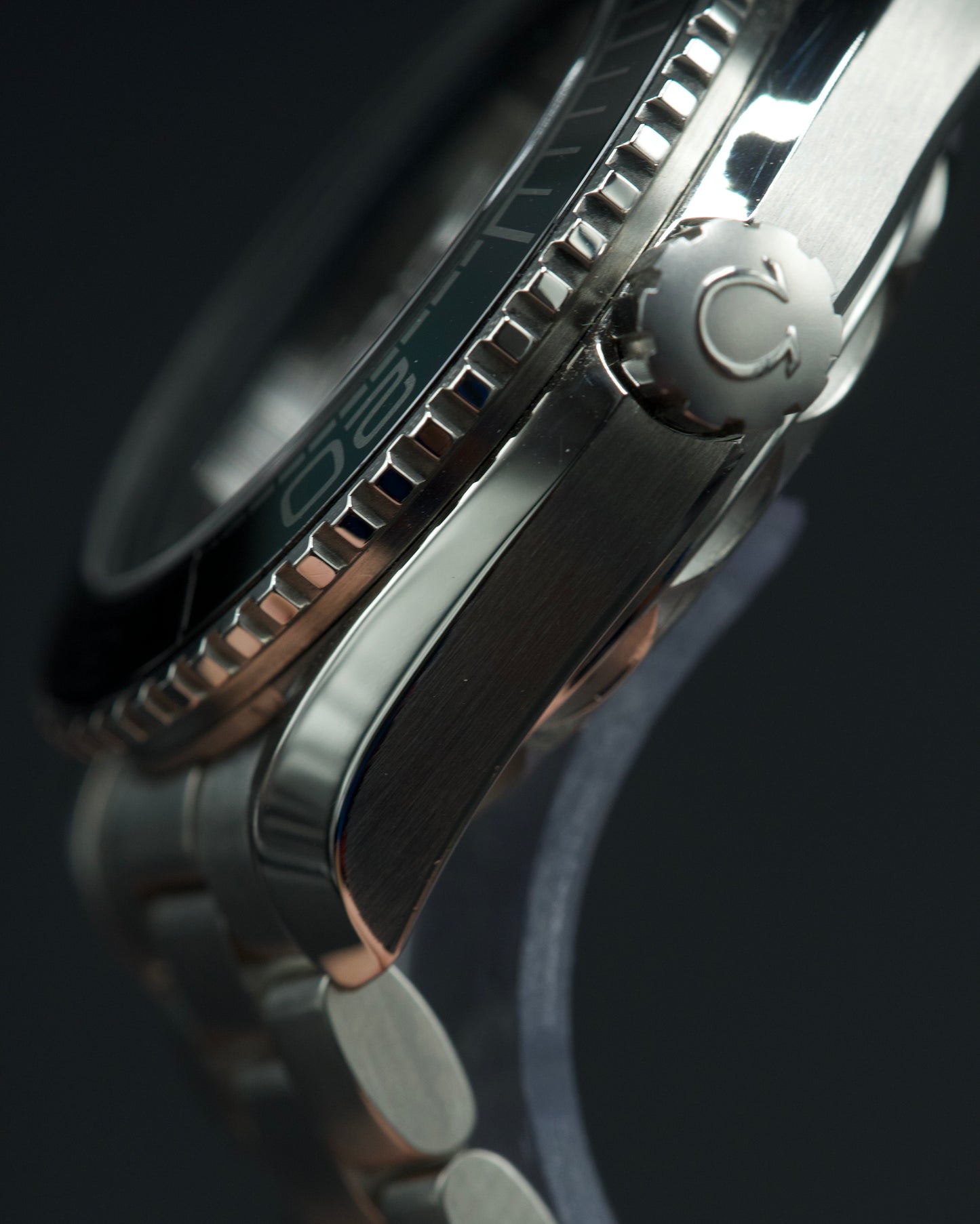 Omega Seamaster Planet Ocean 600M - 215.30.44.21.01.001