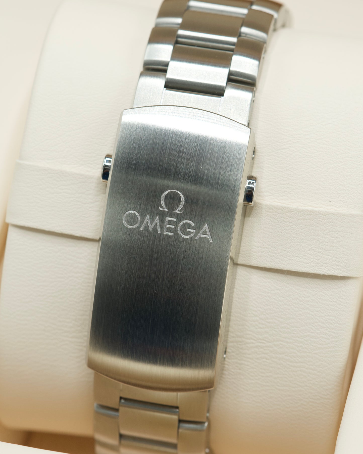 Omega Seamaster Planet Ocean 600M - 215.30.44.21.01.001