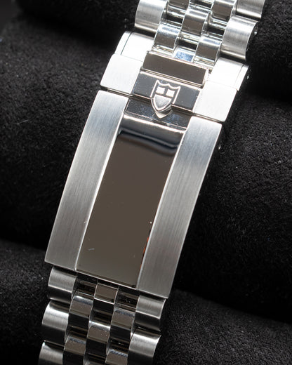 Tudor Black Bay One 39