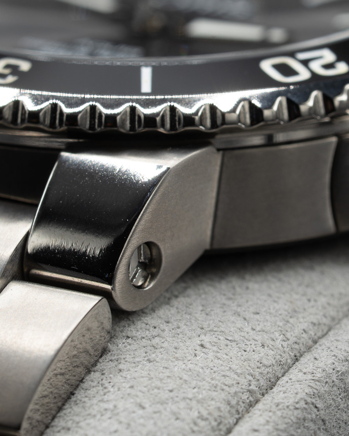 Oris Aquis Titanium Date