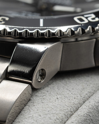 Oris Aquis Titanium Date