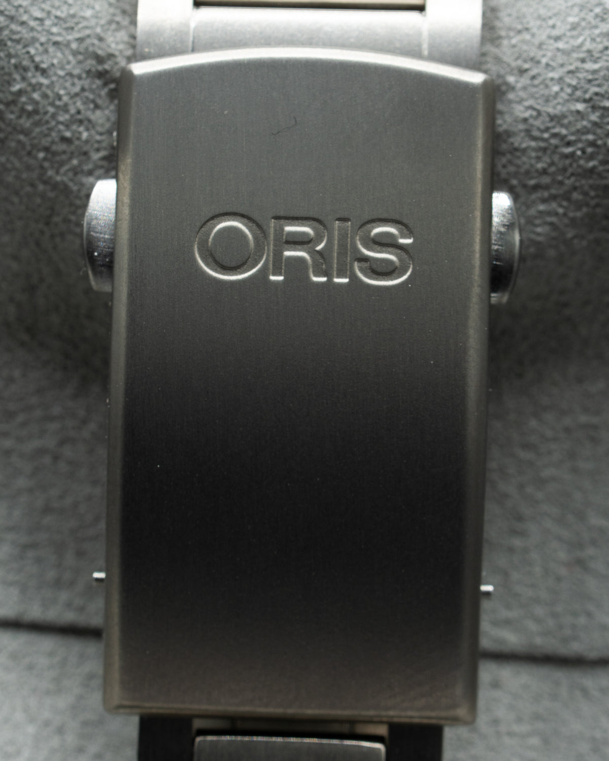 Oris Aquis Titanium Date